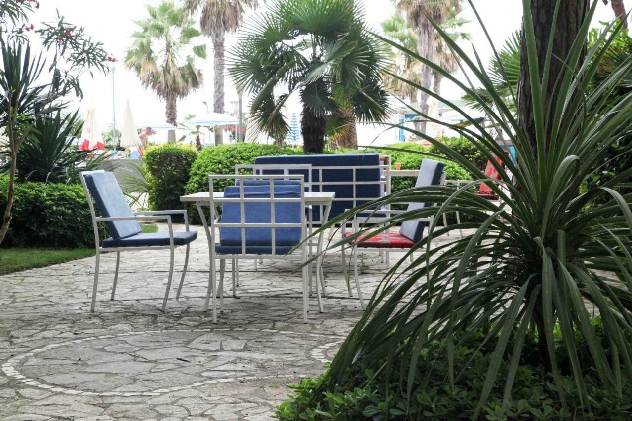 Fafa Beach Hotel โกเลม ภายนอก รูปภาพ